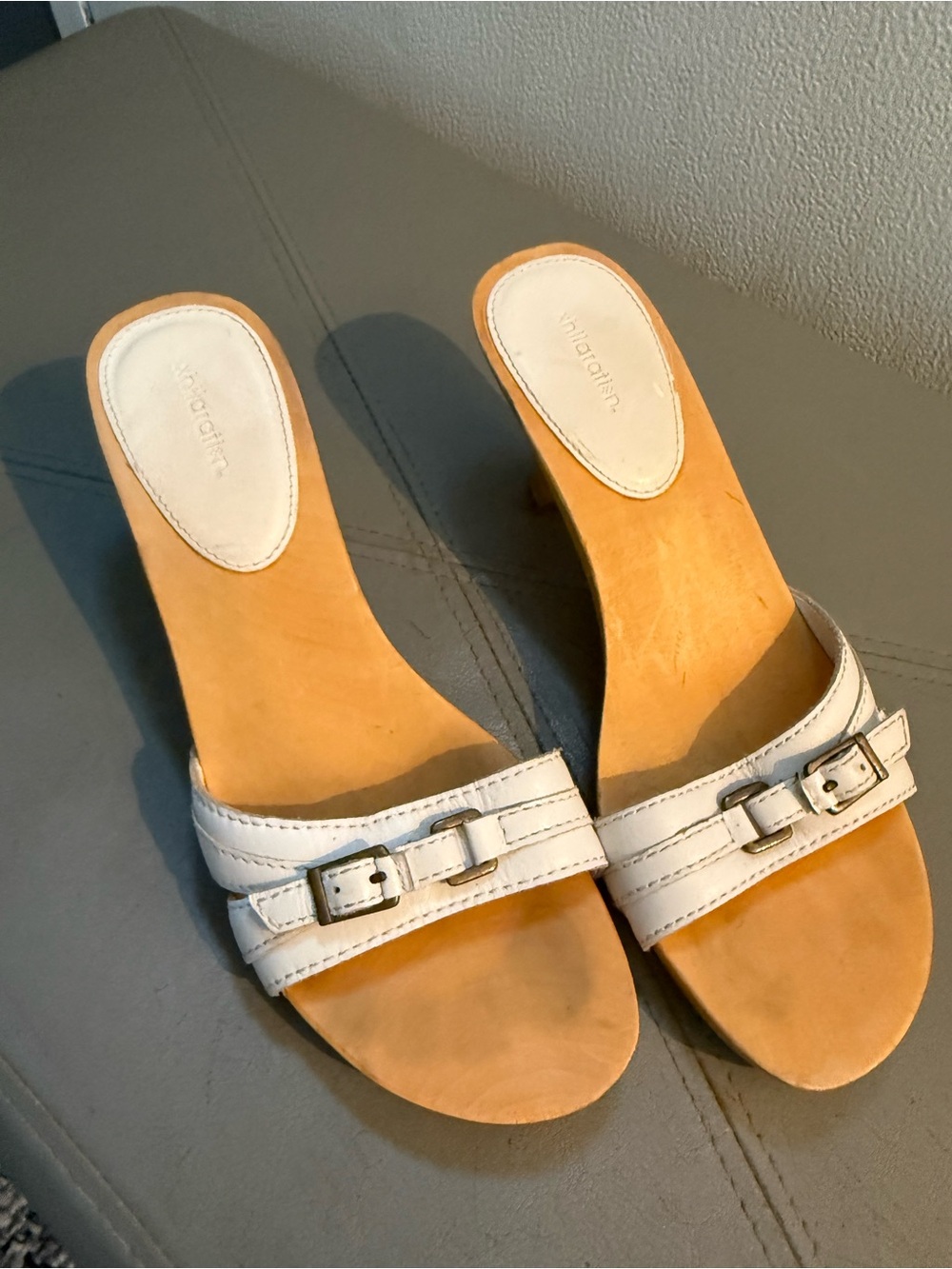Vintage Classic White Leather and real wooden Slide Heels - Picture 2 of 4